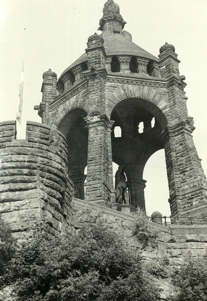 Ansicht des Kaiser-Wilhelm-Denkmals (Foto: Archiv LWL, Bestand 847)
