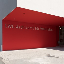 Foto vom Eingang zum LWL-Archivamt (Foto: M. Bomholt)