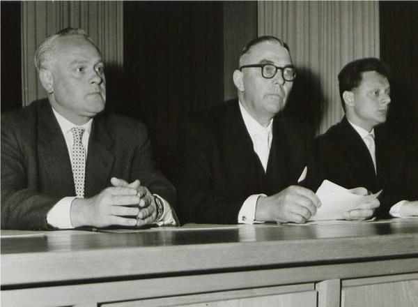 Albrecht Gehring (Bildmitte), Vorsitzender der dritten Landschaftsversammlung 1961 (Foto: LWL-Medienzentrum/Klose)