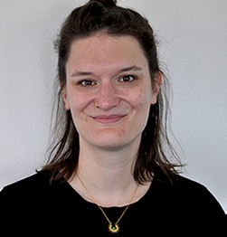 Das Portrait einer Frau ist dargestellt.