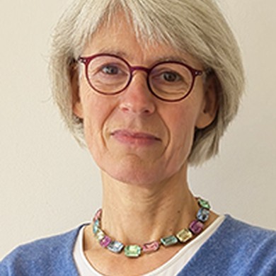 Die Abbildung zeigt ein Foto von Frau Tiemann.